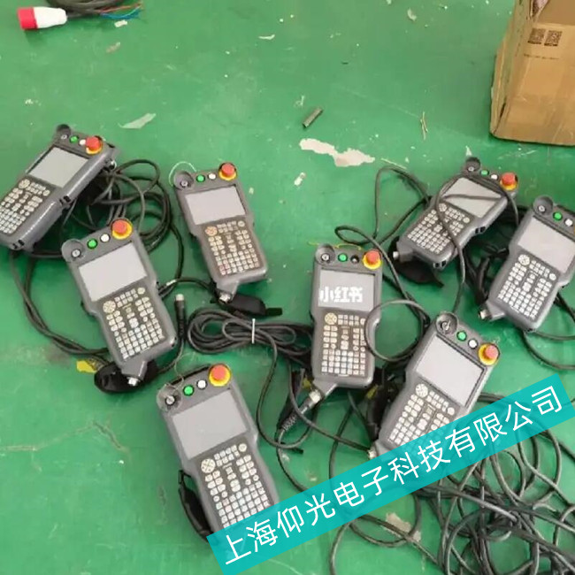 流水線生產(chǎn)安川弧焊機器人示教器使用注意事項