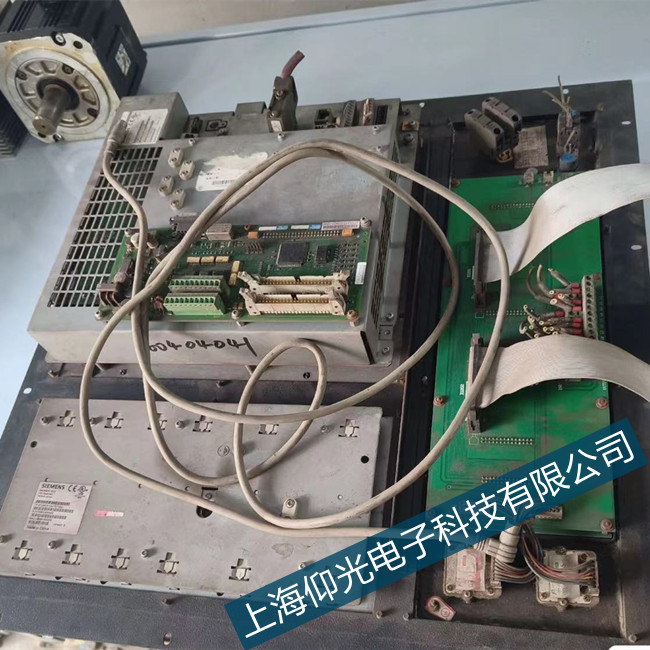 西門子810數(shù)控系統(tǒng)維修驅(qū)動器紅燈亮4024代碼修理實例