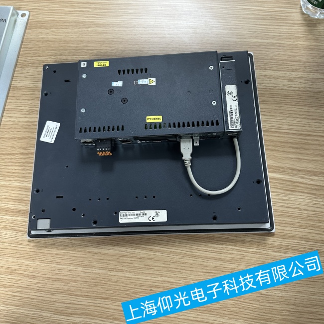 深圳貝加萊觸摸屏5PP120.0571-27通電后反復(fù)閃屏不開機(jī)故障維修2小時快修